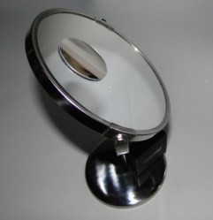 Spegelzoom No3 på en sminkspegel- i helformat